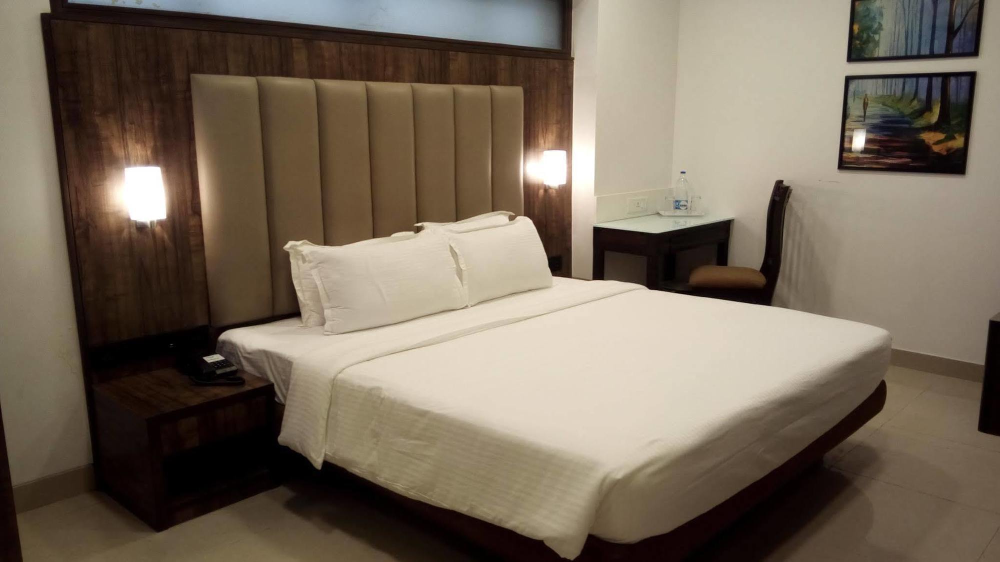Golden Chariot The Boutique Hotel Mumbai Ngoại thất bức ảnh