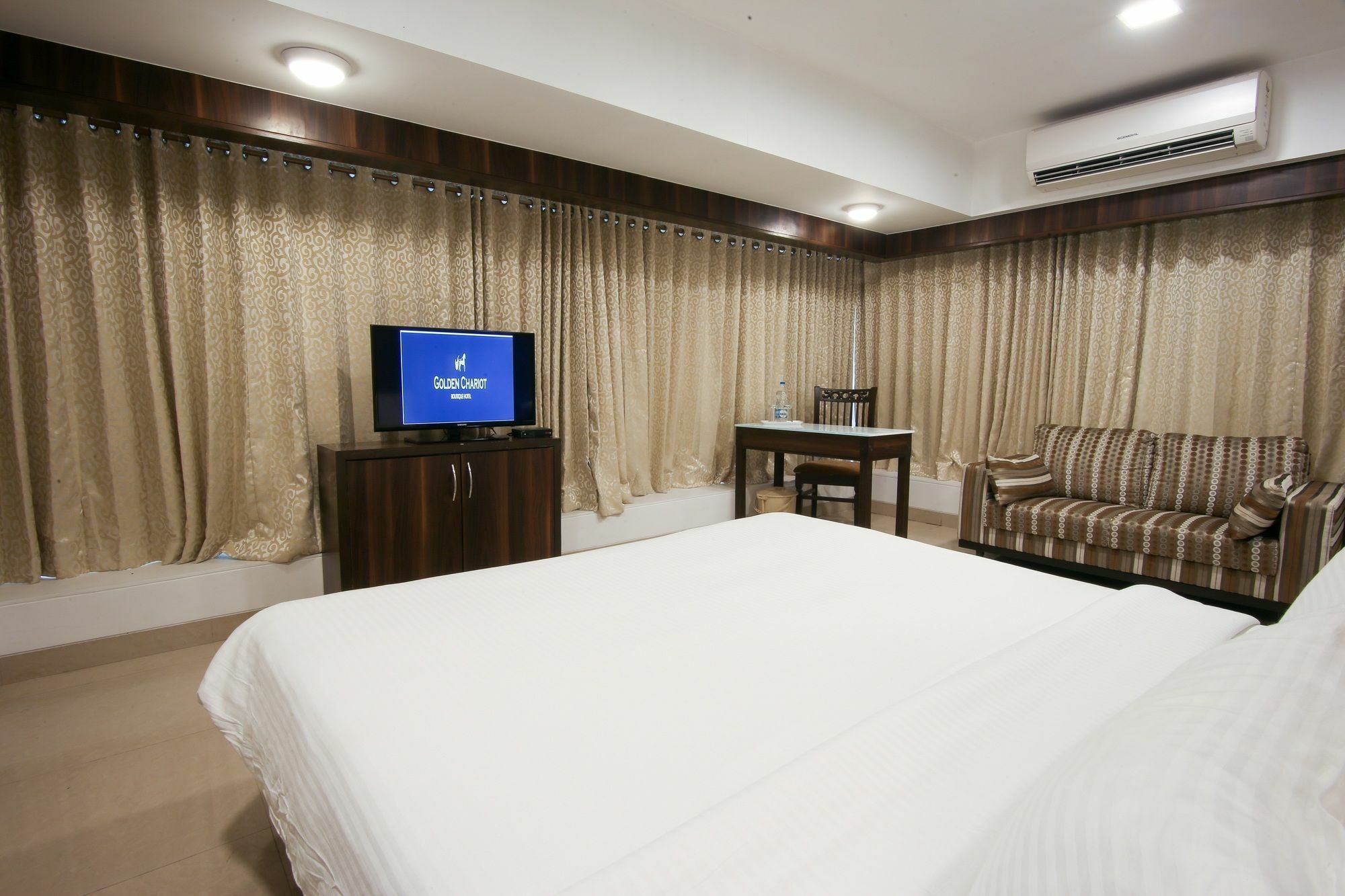 Golden Chariot The Boutique Hotel Mumbai Ngoại thất bức ảnh